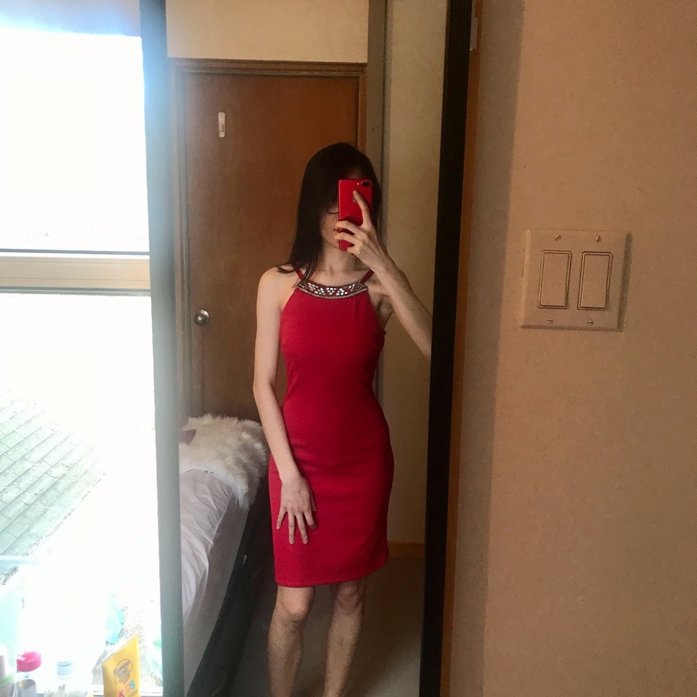 Red dress - Picture 4 of 7